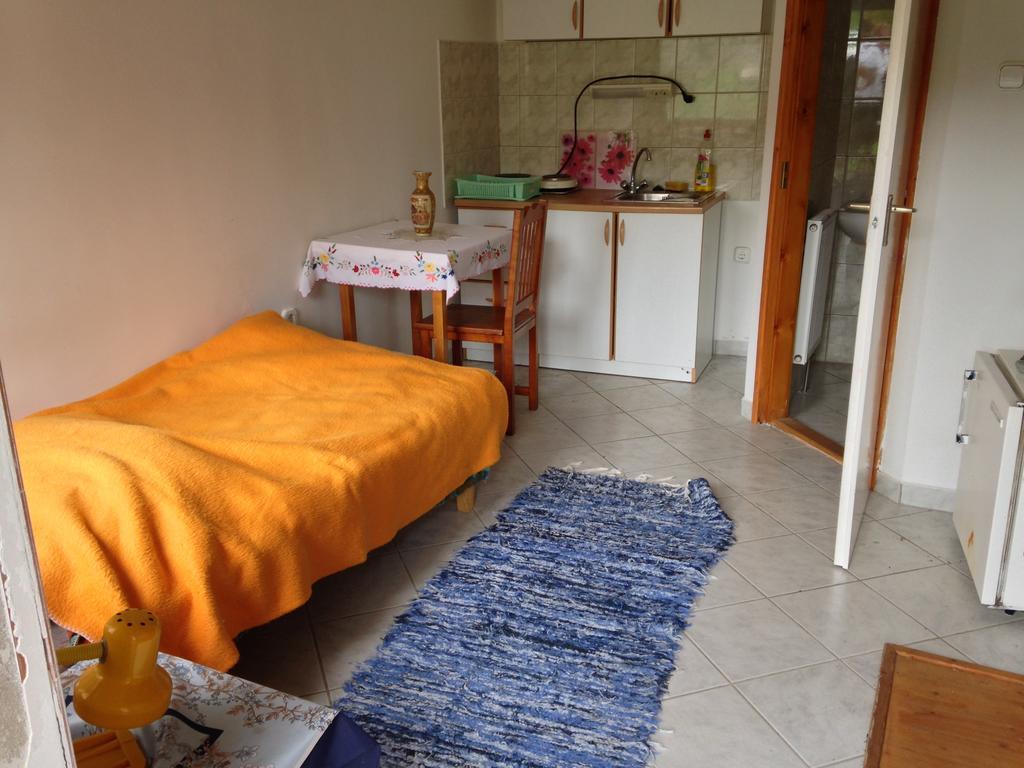 Petra Apartmanok Velem Habitación foto