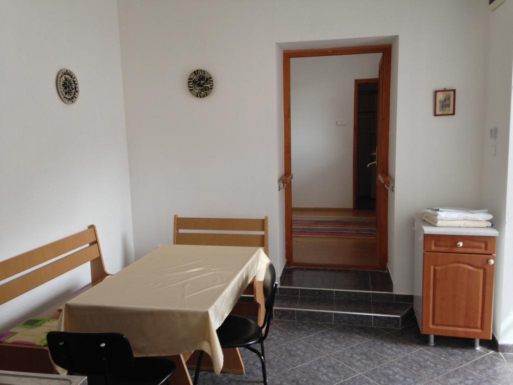 Petra Apartmanok Velem Habitación foto